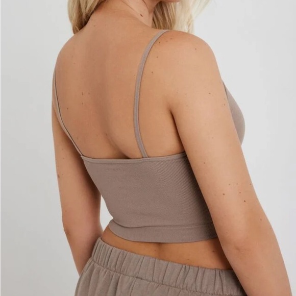 Brown Sofi Seamless V-neck Cami Top size M from Garage - Picture 2 of 5